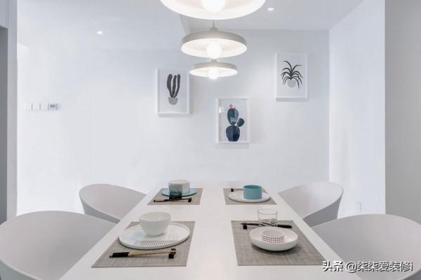 42歲獨居女性的家，巧妙利用空間錯位設計，裝出純白精緻公寓