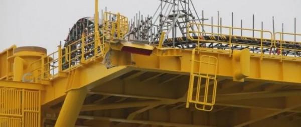 「圖片」失控貨船至海上風場內導管架平臺受損