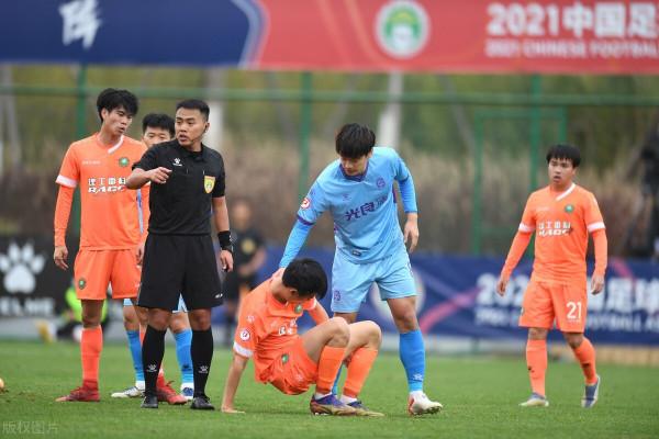 中甲-武漢0-1成都,14連勝終結衝超推遲 北體大0-2進甲乙附加賽 中甲-武漢0-1成都,14連勝終結衝超推遲 北體大0-2進甲乙附加賽