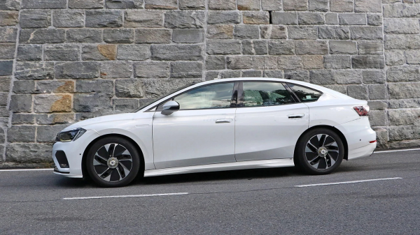 大眾ID家族新成員Aero B曝光！後驅佈局 一看腰線比帕薩特美多了