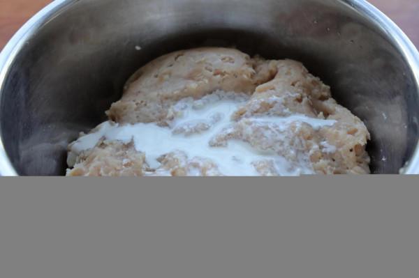 雞胸肉別水煮，試試做成脆皮腸，低油低脂，煎一煎超級方便又健康