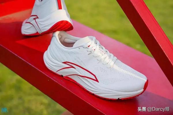 為啥全球認可的國產跑鞋沒人知道,說句大實話,不會炒作做網紅 為啥全球認可的國產跑鞋沒人知道,說句大實話,不會炒作做網紅