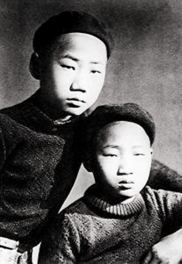 1950年毛岸英返鄉,長跪在楊開慧墳前痛哭不起 1950年毛岸英返鄉,長跪在楊開慧墳前痛哭不起