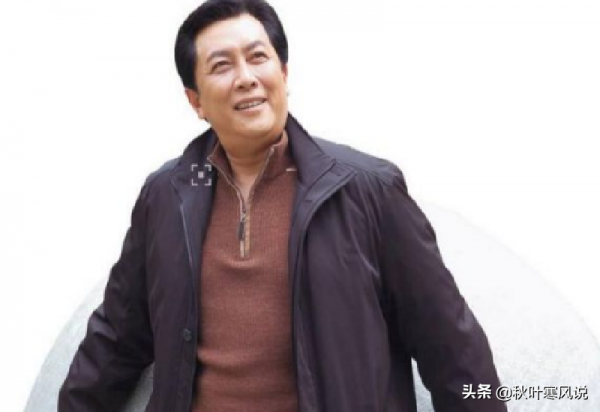 唐國強現身東北挖人參,期間細心幫人擦汗,沒有一點明星架子 唐國強現身東北挖人參,期間細心幫人擦汗,沒有一點明星架子