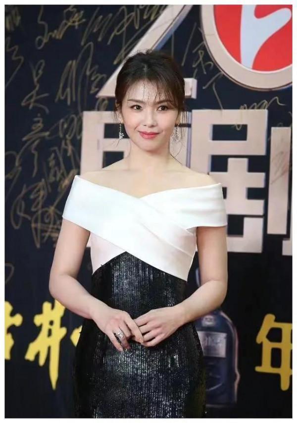 國劇盛典紅地毯:有驚喜也有驚嚇,毛曉彤最驚豔,劉奕君意外翻車 國劇盛典紅地毯:有驚喜也有驚嚇,毛曉彤最驚豔,劉奕君意外翻車