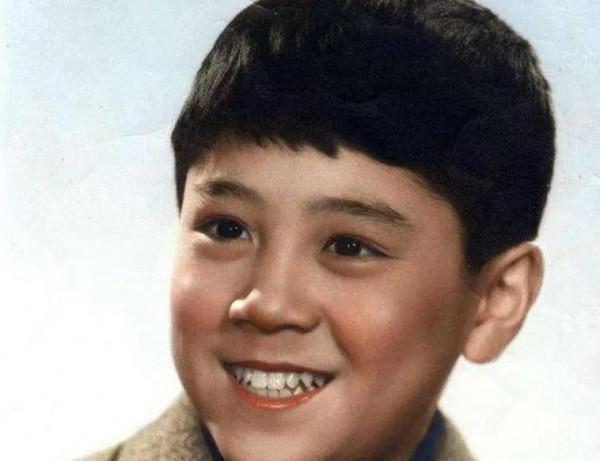 “不老男神”蔡國慶全家合影背後，隱藏著太多的催淚故事