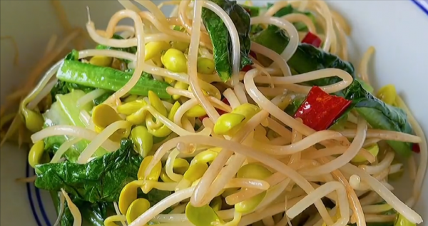 水煮肉片按這個步驟製作，一碗都不夠吃