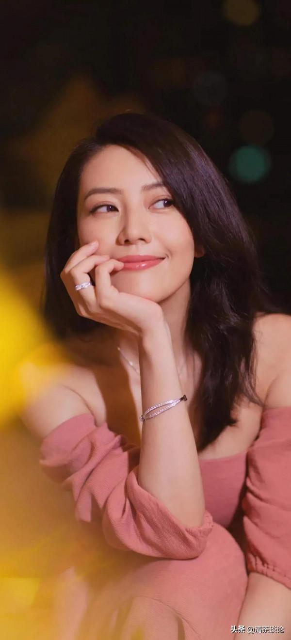 國民媳婦高圓圓，國色天香美嬌娘，逐漸老去的女神