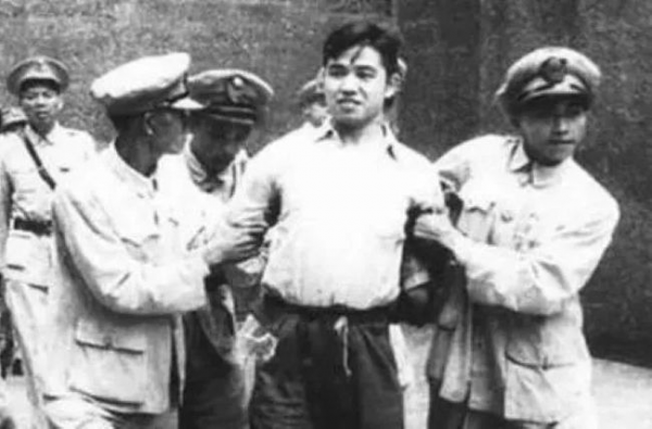 傳奇特工盧志英：挽救8&period;6萬紅軍，犧牲幼子掩護傷員，被殘忍活埋