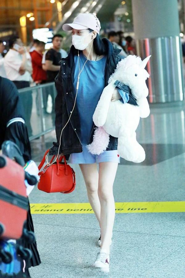 張馨予不得了！穿波點裙顯老10歲不止，看起來像40多歲