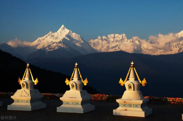 永遠不允許攀登的山一一梅里雪山