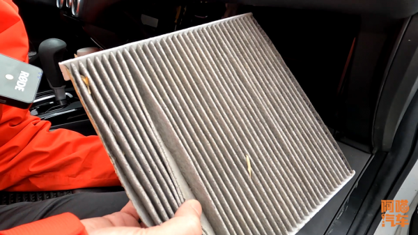 小姐姐去4S店保養差點被坑哭了，看喵哥出手，如何幫她省下一千多