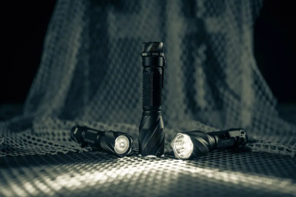 雖然都能帶走夜的黑，但戰術手電和普通手電還是有區別的