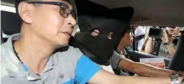 2015年，一位香港教授將2個瑜伽球放入車內，毒死了妻子和女兒
