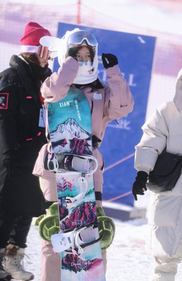 程瀟亮相《雪地裡撒野的朋友們》裝備齊全超可愛