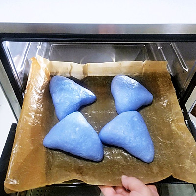 這道浪漫蝶豆花歐包，最適合寶寶吃