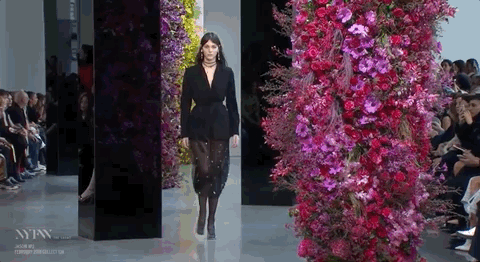 老佛爺離世前“最後一位靈感繆斯”：這是人類可以擁有的美貌嗎？