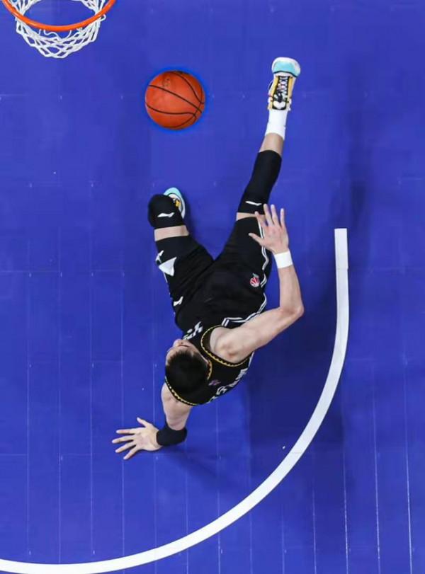 再禁賽MVP真沒了!大侄子手指裁判連吃兩T!遼寧32分殘暴復仇山西 再禁賽MVP真沒了!大侄子手指裁判連吃兩T!遼寧32分殘暴復仇山西