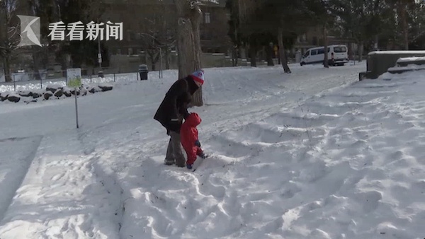 美國西部多州遭遇暴風雪 約11萬戶斷電沒有暖氣