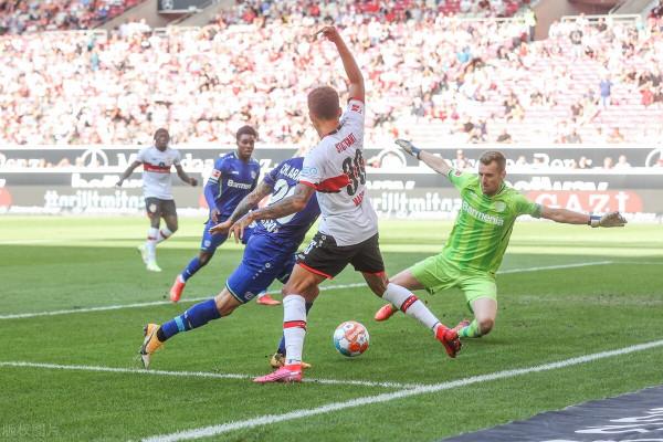 3-1,36%控球+少打一人仍贏,4射正3中,德甲勁旅狂飆一夜升至第4 3-1,36%控球+少打一人仍贏,4射正3中,德甲勁旅狂飆一夜升至第4