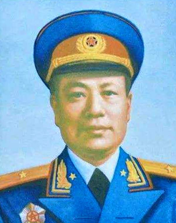 西南軍區的副參謀長，40歲授少將，女兒嫁給大將之子，女婿是中將