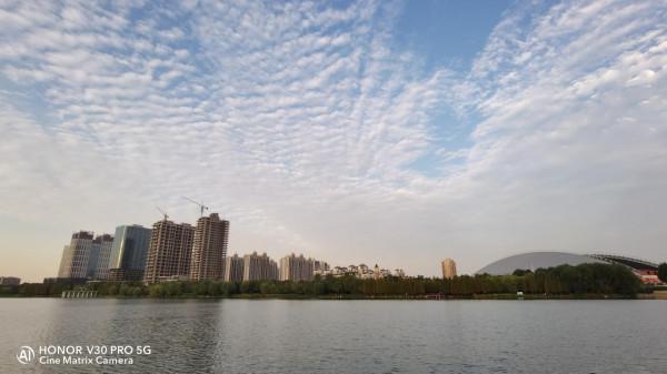 日常生活影像記錄，榮耀V30 Pro鏡頭裡的藍天