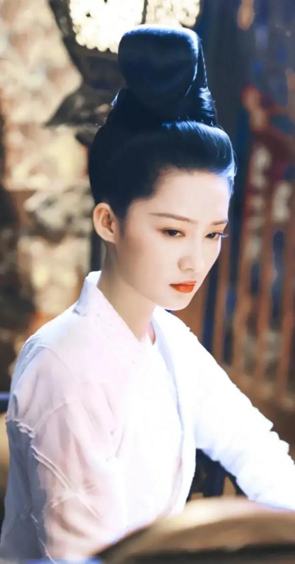 李沁，好貴典雅，是得不到的女人