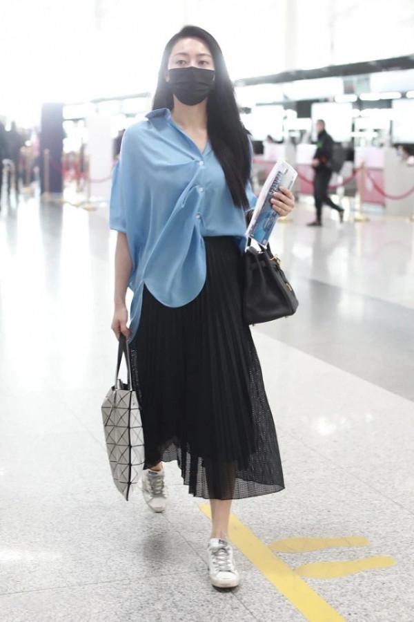 原來黃夢瑩也是衣架子,襯衫不“好好穿”也精緻,配裙子意外高階 原來黃夢瑩也是衣架子,襯衫不“好好穿”也精緻,配裙子意外高階