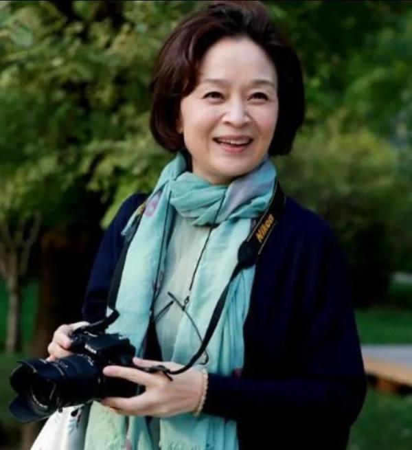 劉莉莉老了還這麼優雅,猜想年輕時候的她一定很美 劉莉莉老了還這麼優雅,猜想年輕時候的她一定很美