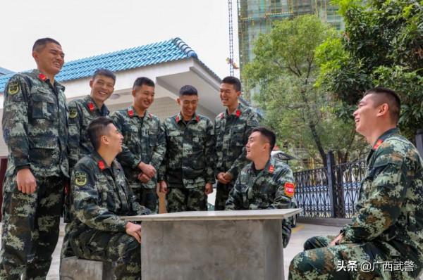 發光人 &vert; 當了15年糾察兵，到底啥滋味？