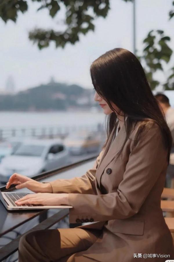 與秋同色非卡其色莫屬