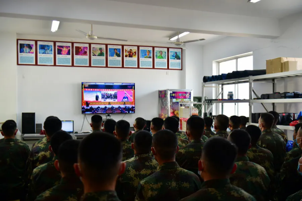 向榜樣看齊!火箭軍某部官兵掀起學習先進事蹟熱潮 向榜樣看齊!火箭軍某部官兵掀起學習先進事蹟熱潮