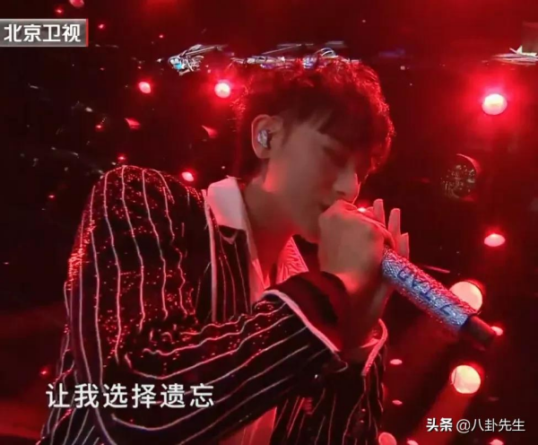 沸騰之夜眾星雲集：楊穎唱歌也瞪眼，吳宣儀臉圓，男藝人普遍發福