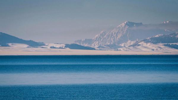 賽里木湖優美迷人自然風光 賽里木湖優美迷人自然風光