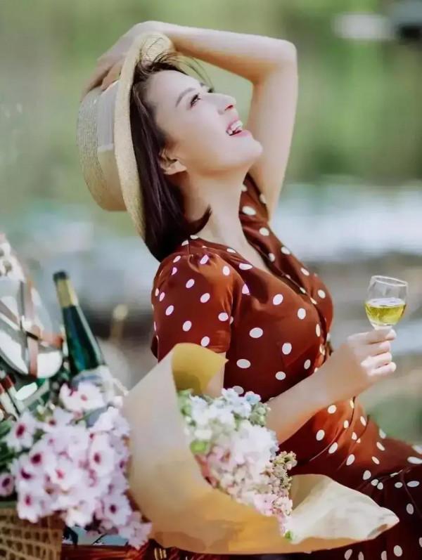 央視主持女神張蕾