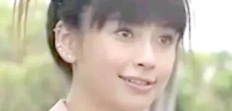 十四歲楊穎照片被扒一嘴爛牙就像&OpenCurlyDoubleQuote;一堆玻璃渣子&rdquo;，暴露真實顏值