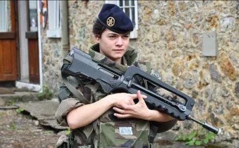 武器：（二十六）“法蘭西勇士”-法國FAMAS突擊步槍