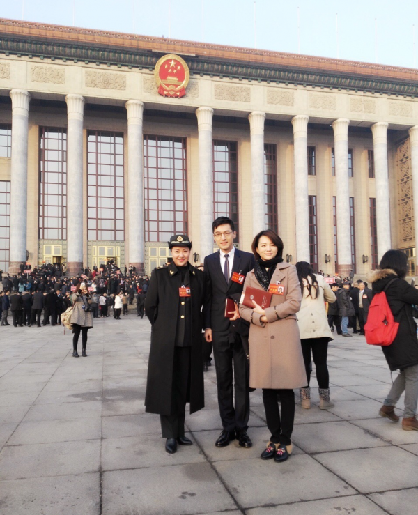 文代會明星拍合照，靳東侯鴻亮單獨同框，沈騰為露臉偷偷踮腳