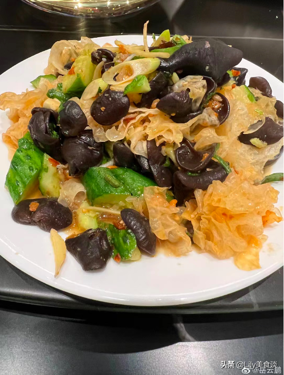 岳雲鵬曬年夜飯火了，豐盛接地氣，引5萬人點贊，網友：餃子特別