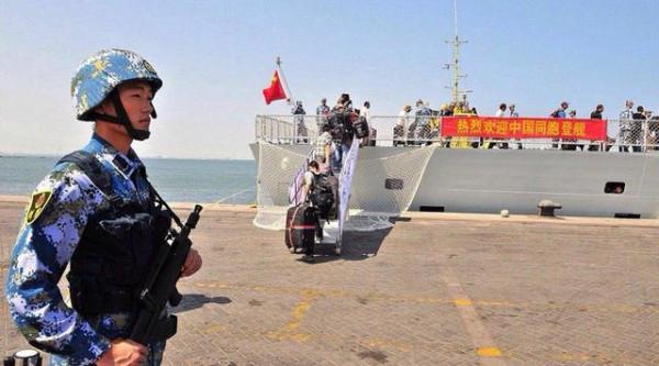 中國撤僑時，為何武裝分子不敢來犯？因為看到了警示牌上的警告