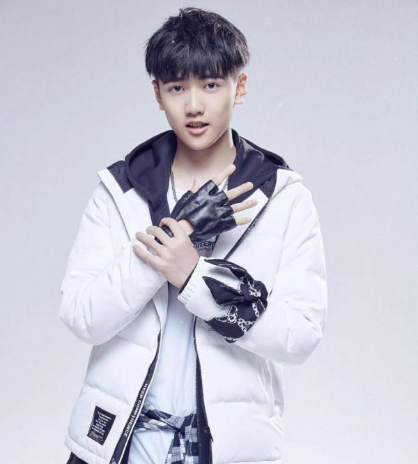 焉栩嘉同回家中女子疑似張子楓！妹妹快跑