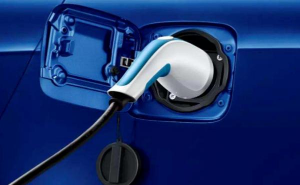 雷諾宣佈裁員兩千人，是積極轉型，還是別有深意？