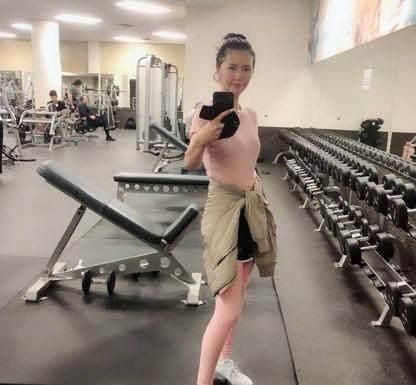 人前體面，人後畸形，這5位瘦成紙片人的明星，比你想象的誇張