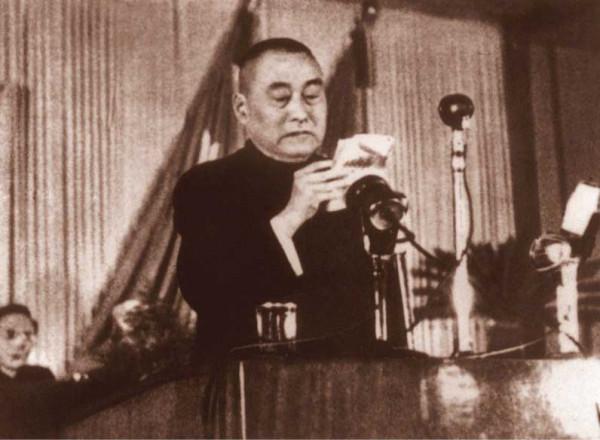 1954年春節，金日成送來24箱蘋果，毛主席為何看完後愁眉深鎖？