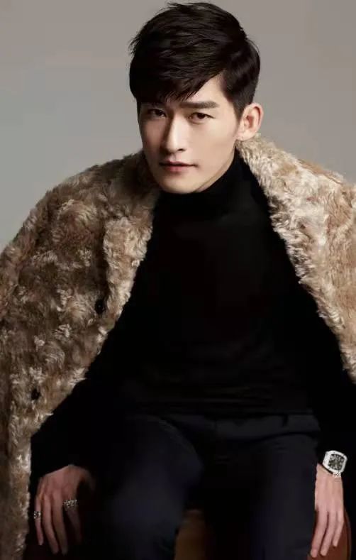 只要一大笑，顏值就垮掉的5位明星，劉亦菲女神形象全無