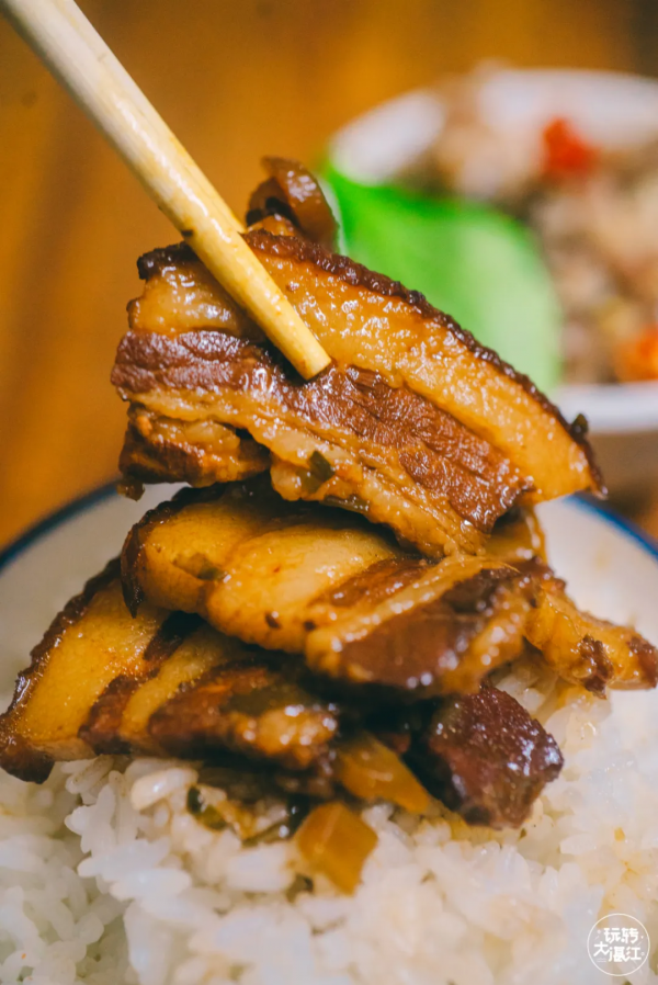 凌晨2:30營業，沒名字沒定位