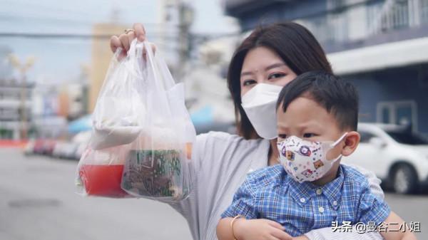 泰國疫情爆發後,第一次在路邊攤買早餐,覺得比米其林還香 泰國疫情爆發後,第一次在路邊攤買早餐,覺得比米其林還香