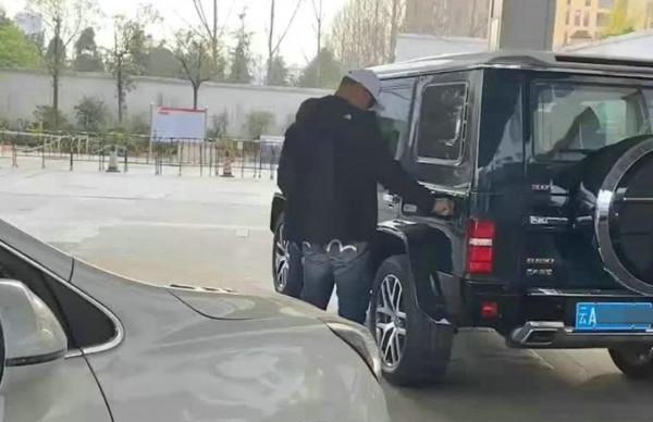加油站偶遇“魯智深”，開40萬國產車，網友：想看“倒拔加油機”