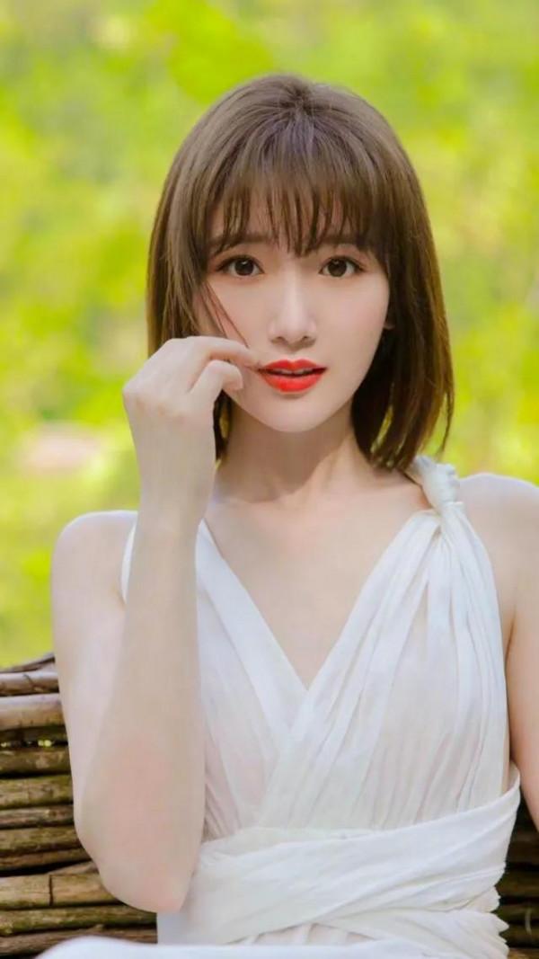 毛曉彤天真無邪，三妮漂亮尤佳