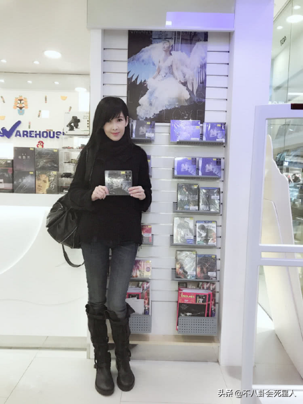 趙雅芝的氣質、李若彤的身材，歲月不敗美人，女神老了也高貴優雅